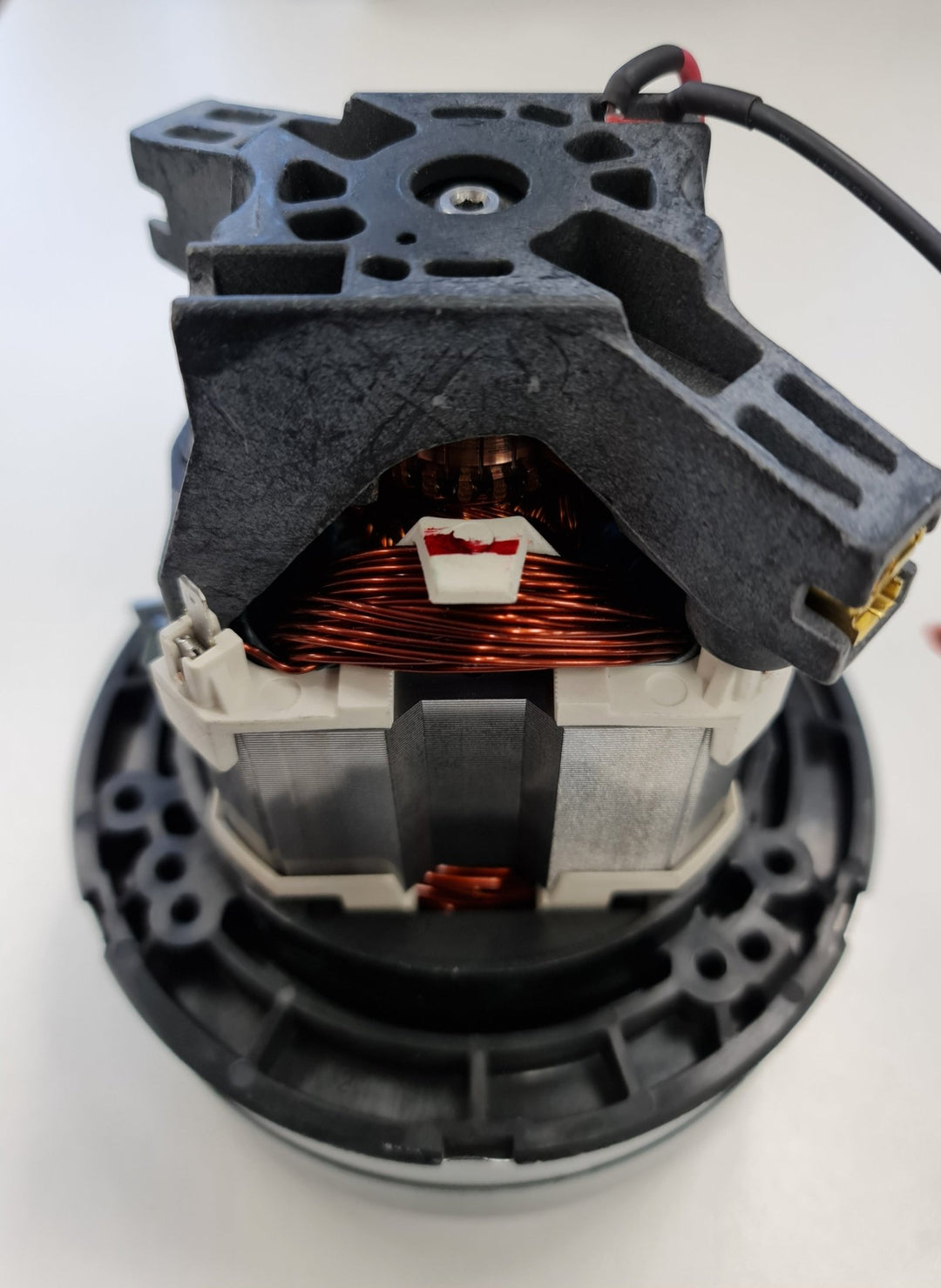 MOTOR, CYCLO VAC 2 STAGE FLOW THRU 560 AIR WATT (90,110,210)
